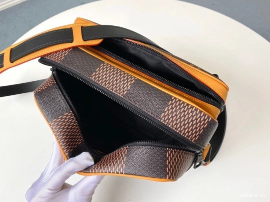 WIS VUITTON MESSAGER BAG LOUIS 0127